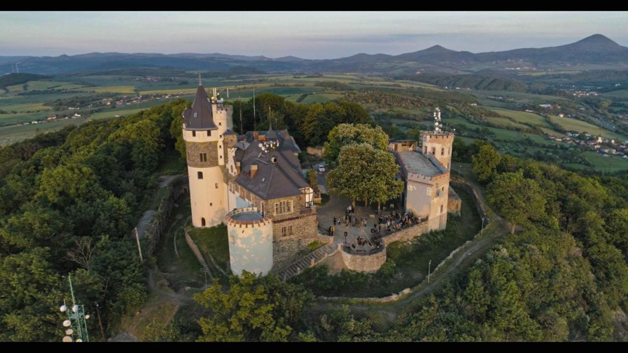 Penzion Hrad Doubravka Teplice Exterior photo